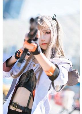 少妇被脱得精光调教