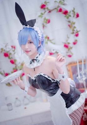 片名叫《官狱女囚》
