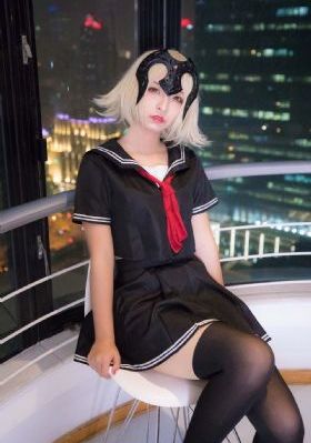 秘书办公室摸她奶呻吟电影